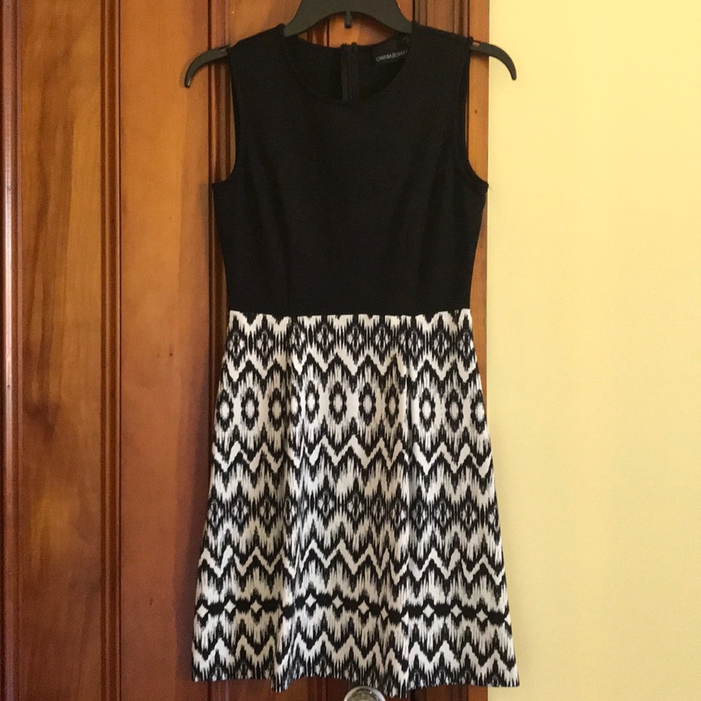 Black and white patterned dress